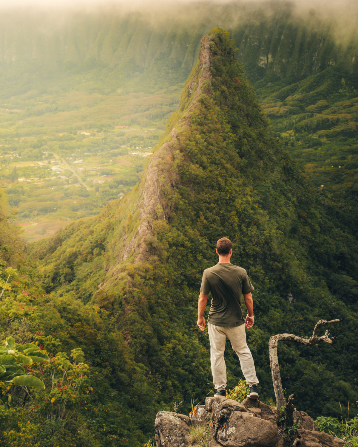 Man Named Nash Wearing Green Alpaca Hiking T-Shirt Overlooking the Three Peaks Hike in Oahu, Hawaii – PAKA Apparel