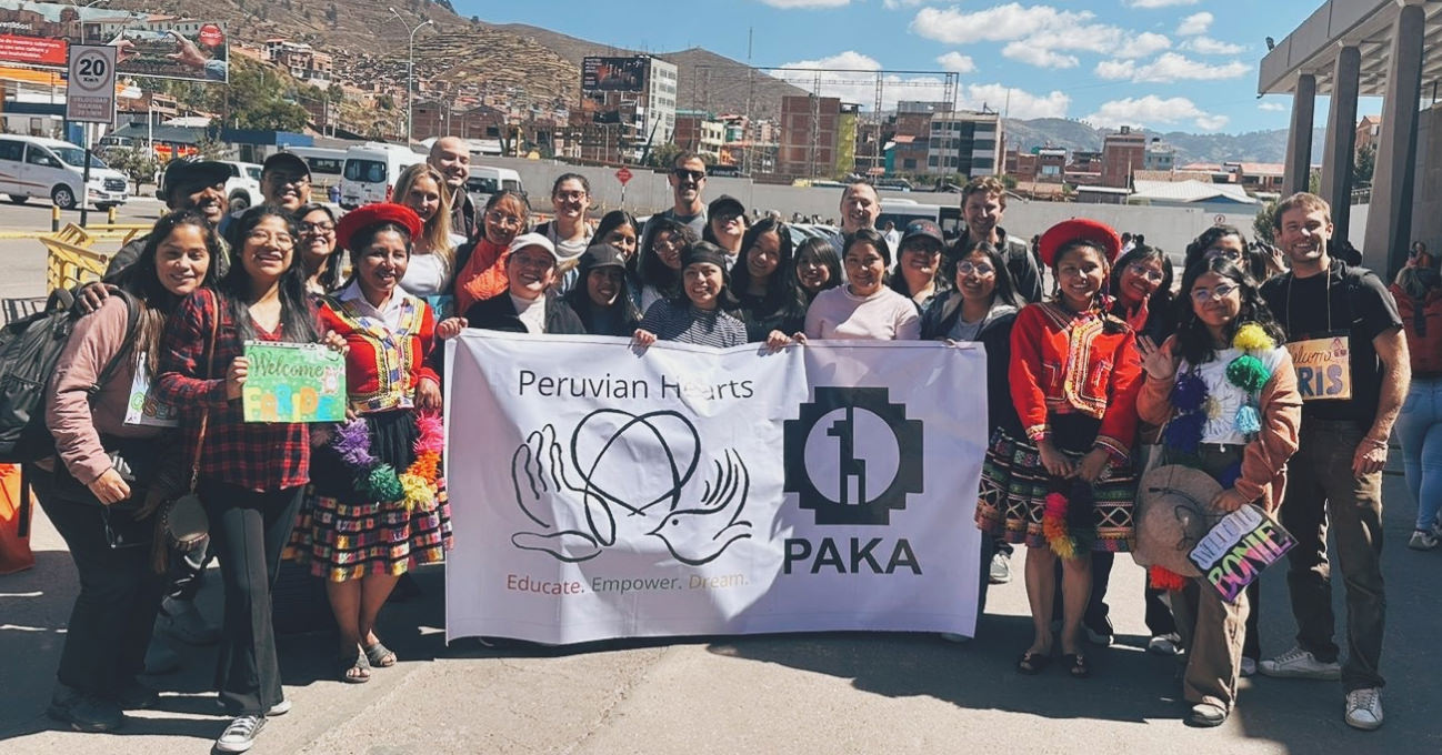 PAKA team and 17 Peruvian scholarship recipients posing outdoors during the 2024 scholarship announcement
