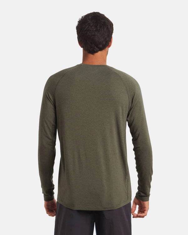 Back view of Men’s Sol Crew long-sleeve UPF shirt in Andean Moss showing raglan sleeves and relaxed fit on model