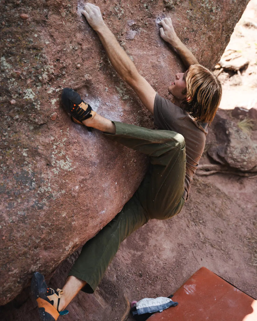 Man Climbing wearing the Men's Wood Tee
