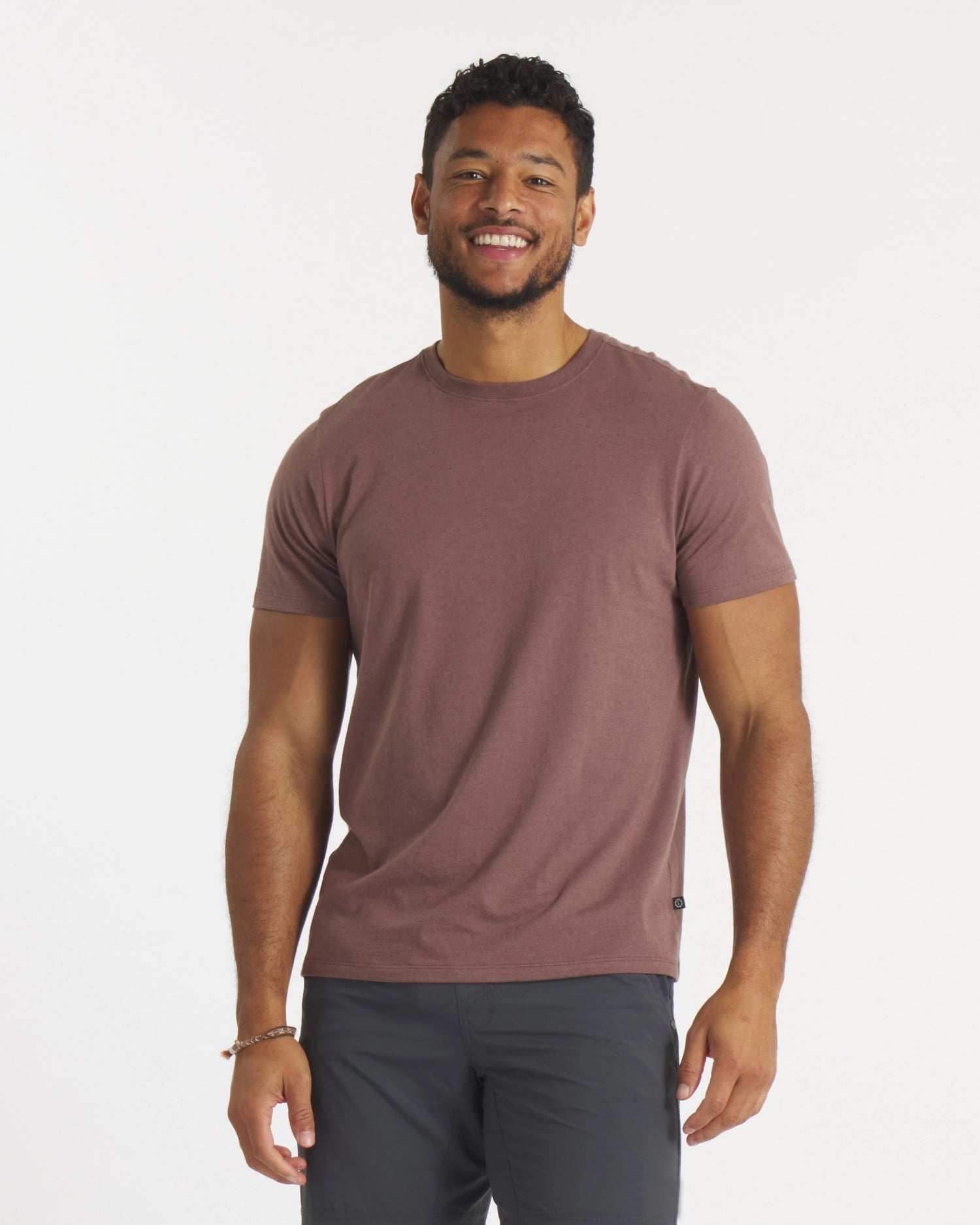 Nico is 6'3, waist 34" and wearing a size L.