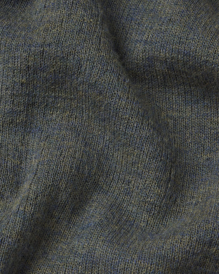 Detail view of Men’s Mountain Crew fabric showcasing two-tone forest green knit texture and soft alpaca-blend fibers