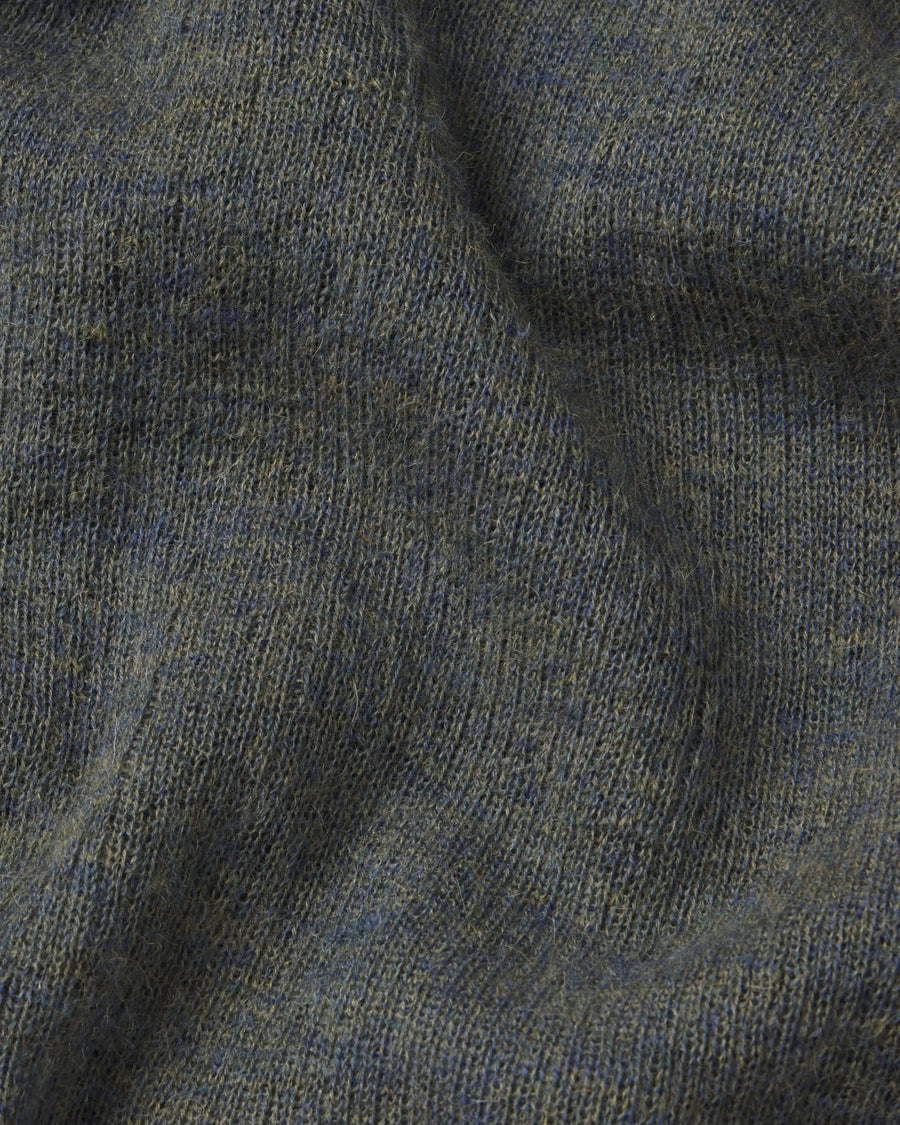 Detail view of Men’s Mountain Crew fabric showcasing two-tone forest green knit texture and soft alpaca-blend fibers