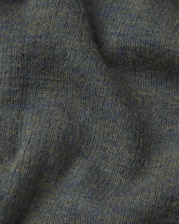 Detail view of Men’s Mountain Crew fabric showcasing two-tone forest green knit texture and soft alpaca-blend fibers