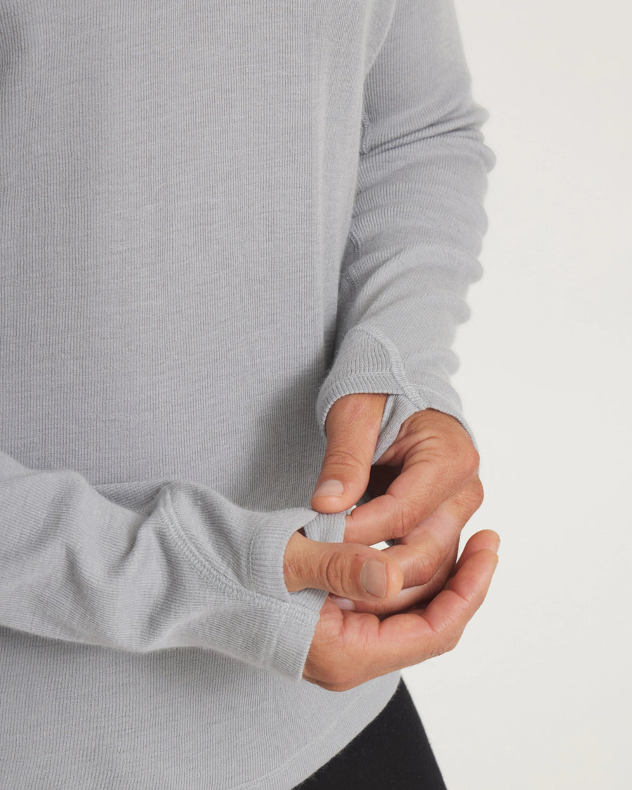 Close-Up of Hands Through Thumbholes on Men's Thermal Crew Baselayer Shirt in Silver Grey – PAKA Apparel