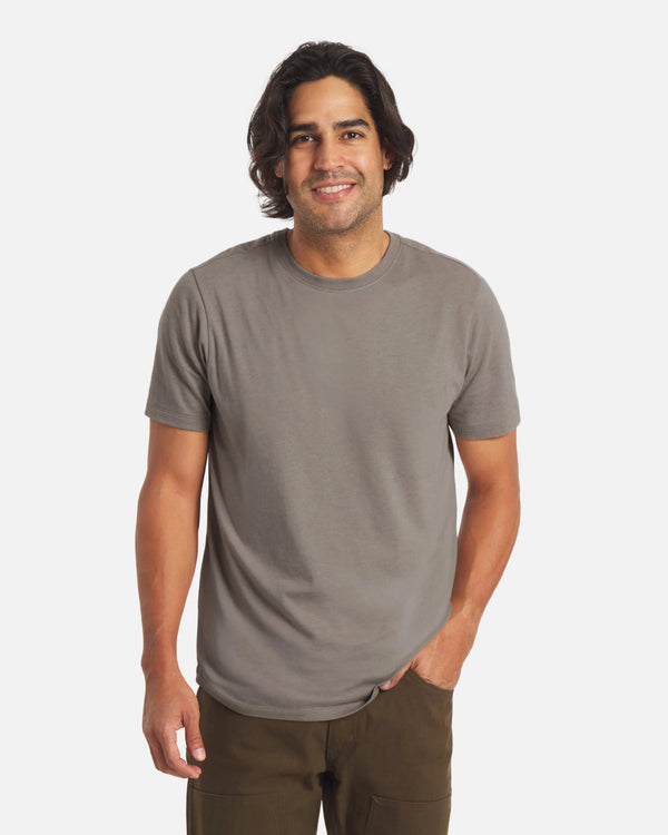 Ramiro is 6’1”, hips 37”, waist 32”, chest 39” and wearing a size M.