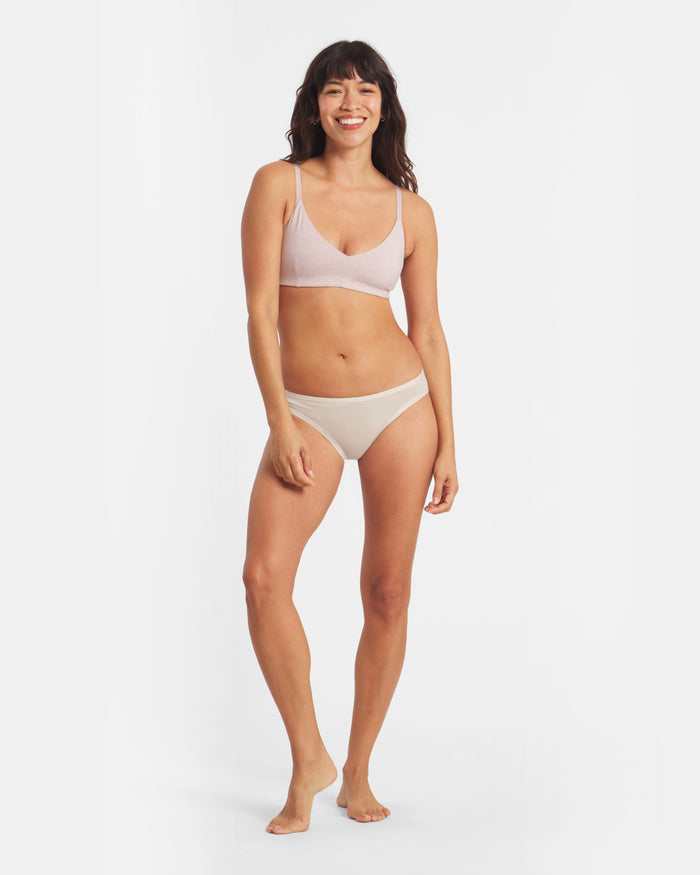 Jess is 5’7”, hips 35”, waist 26”, chest 32A and wearing a size XS.