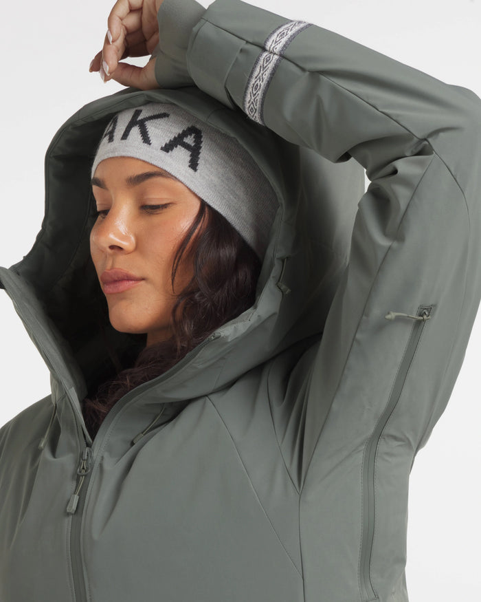 Close-Up of Arm Vent on Eucalyptus Green Women's Apu Parka Sustainable Ski Jacket on Model – PAKA Apparel