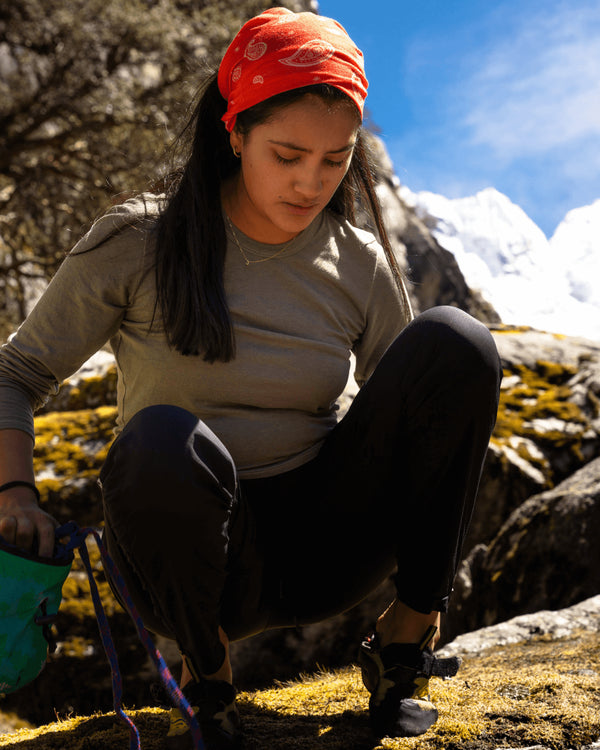 Rock Climber Bending Down in Aire Eucalyptus / Green Women's Long Sleeve Outdoor Shirt – PAKA Apparel